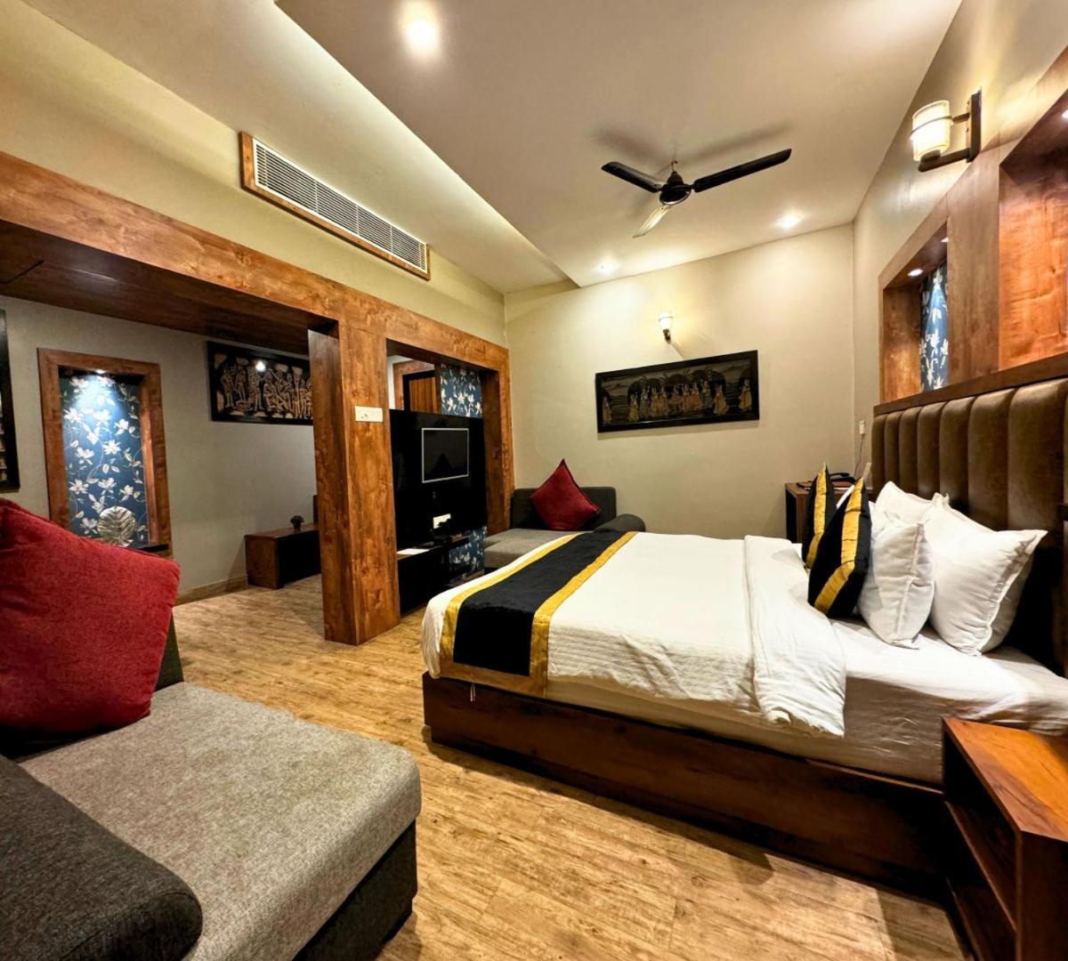 Hotel Runway Inn Pura Raghunāth Buitenkant foto