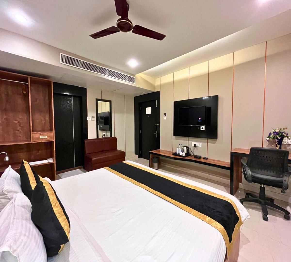 Hotel Runway Inn Pura Raghunāth Buitenkant foto
