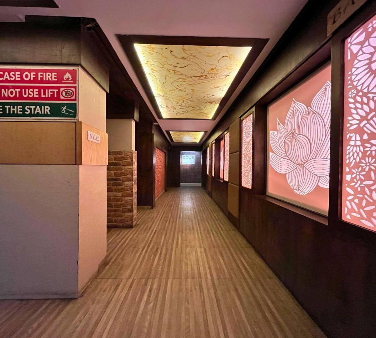 Hotel Runway Inn Pura Raghunāth Buitenkant foto