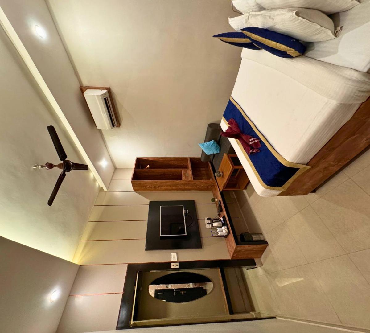 Hotel Runway Inn Pura Raghunāth Buitenkant foto