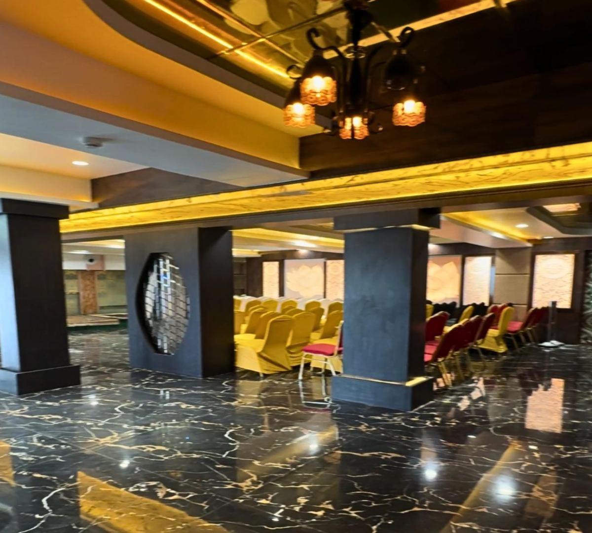 Hotel Runway Inn Pura Raghunāth Buitenkant foto