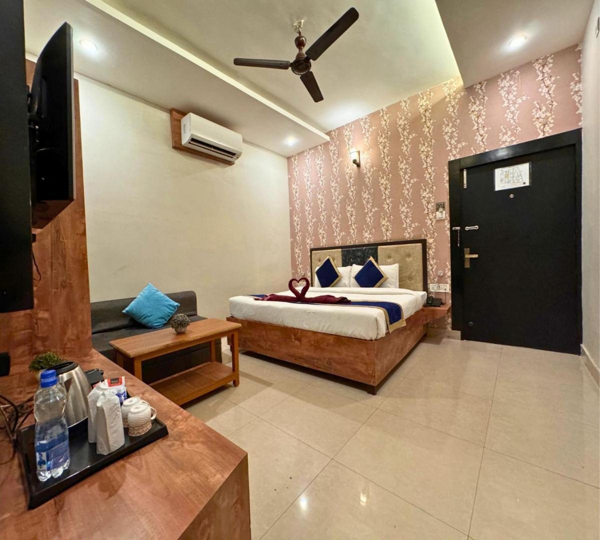 Hotel Runway Inn Pura Raghunāth Buitenkant foto